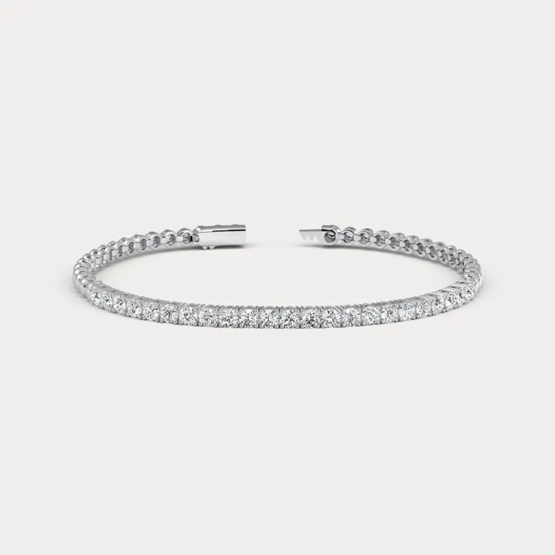 Leonids lab tennis bracelet lined with uniform brilliant lab diamonds