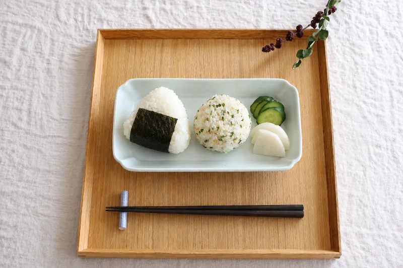 UTSUWABI sushi plate for serving sushi